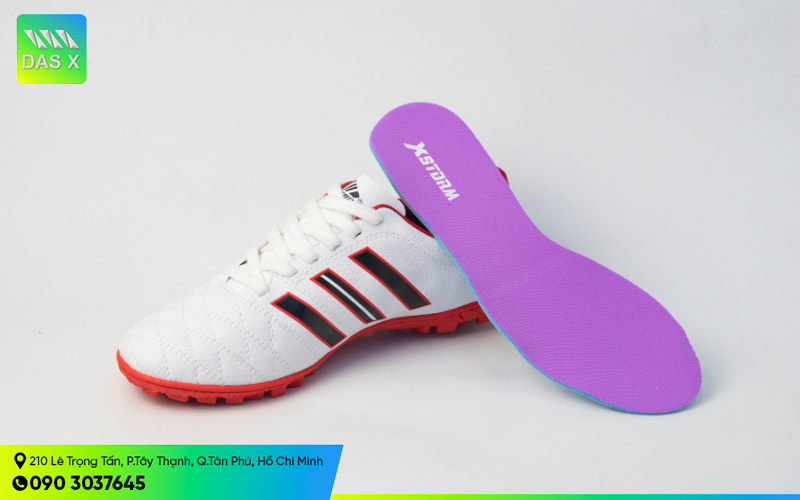 Giày đá bóng Xstorm 11 Pro: Dòng giày đá bóng giá rẻ, hiệu suất cao